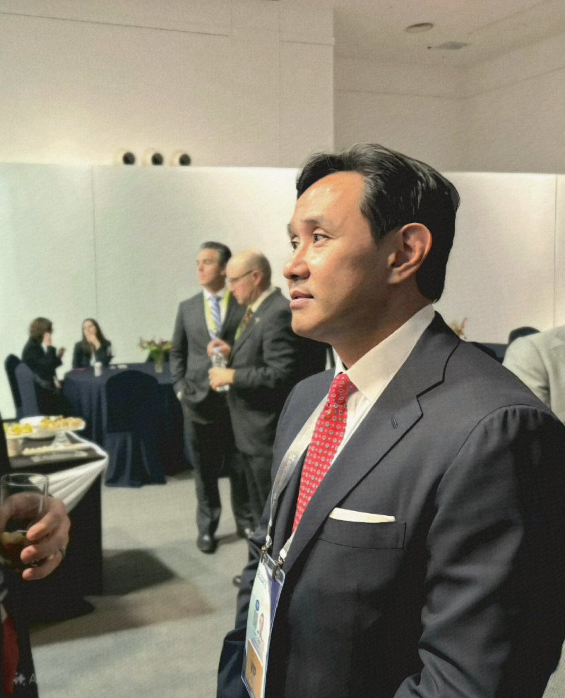 [서울=뉴시스] 최윤범 고려아연 회장이 29일 오후 경주 예술의전당 화랑홀에서 열린 아시아태평양경제협력체(APEC) CEO 라운드 테이블에 참석한 모습. (사진=고려아연) 2025.10.30 photo@newsis.com *재판매 및 DB 금지 *재판매 및 DB 금지