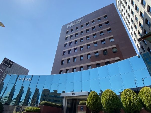 [서울=뉴시스] 현대제철 잠원동 사옥 전경. (사진=회사 제공)