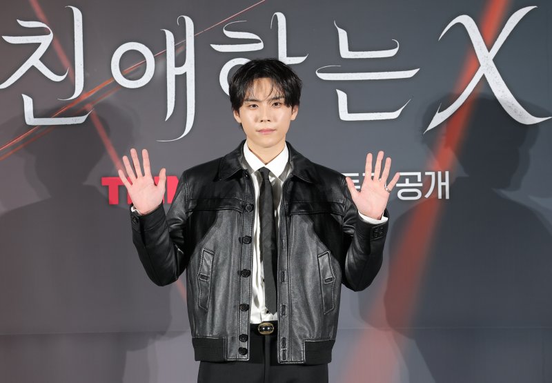 '친애하는 X' 김도훈 바이크신 연습하다 부상…안전 중시하게 돼