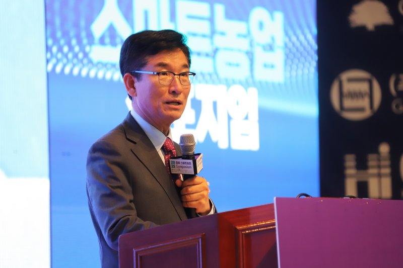 윤건영 충북도교육감이 지난 28일 교육연구정보원에서 열린 충북스마트농업 심포지엄에서 발언하고 있다.(사진=충북교육청 제공).2025.10.30.photo@newsis.com *재판매 및 DB 금지