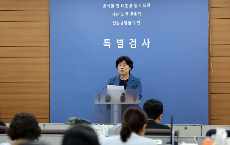 [서울=뉴시스] 홍효식 기자 = 박지영 내란바카라 사이트 추천디시보가 19일 오후 바카라 사이트 추천디시 사무실이 마련된 서울 서초구 고등검찰청 기자실에서 브리핑을 하고 있다. 2025.08.19. yesphoto@newsis.com