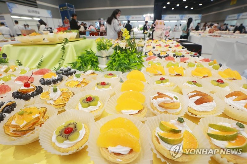 화려한 디저트 (출처=연합뉴스)