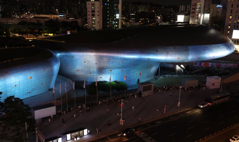 동대문 DDP 누적 방문객 1억 명…다음 10년의 전략은?