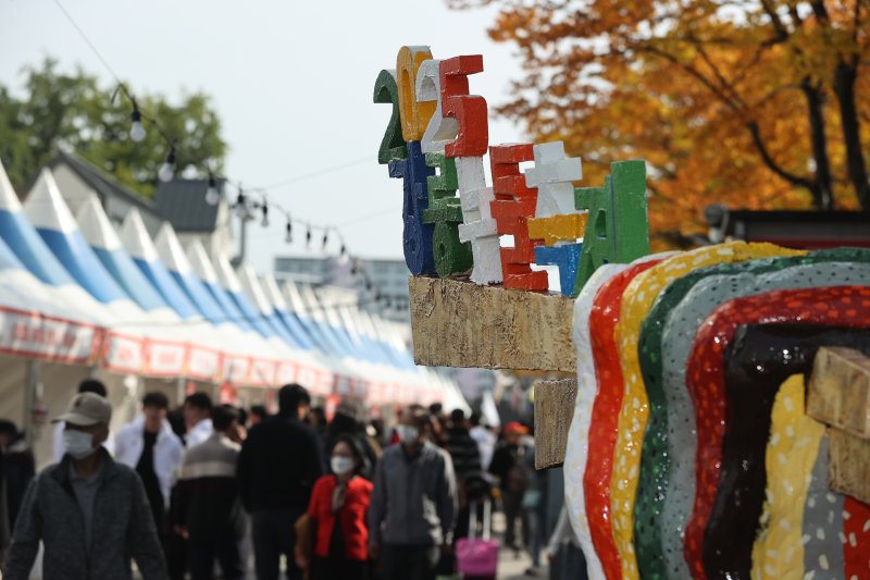 제4회 강릉누들축제가 개막 첫날인 30일 강원 강릉시 월화거리 일대가 방문객들로 북적이고 있다.(강릉시 제공, 재판매 및 DB 금지) 2025.10.30/뉴스1