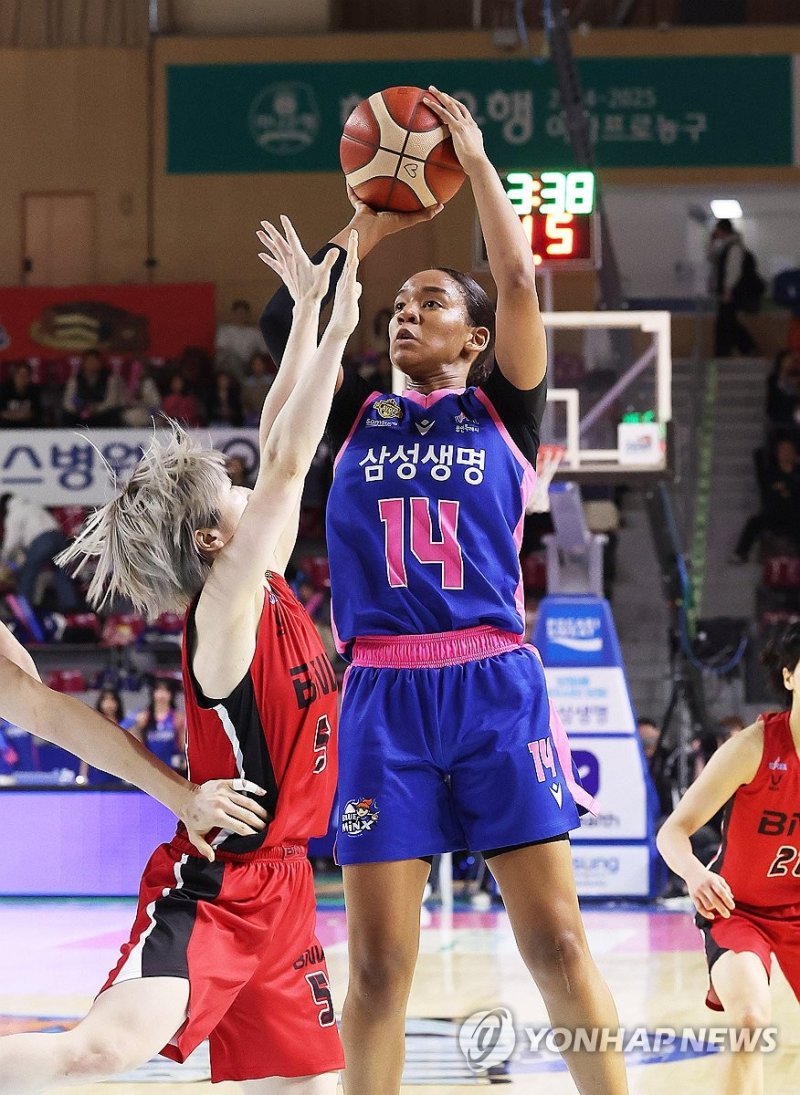 슛하는 키아나 스미스 (출처=연합뉴스)