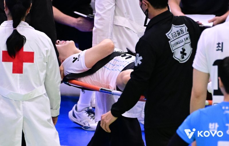 '흔들리는 챔피언' 현대캐피탈, 세터 공백 메우지 못하고 OK에 첫 패배