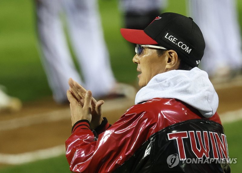 박수치는 염경엽 감독 (출처=연합뉴스)