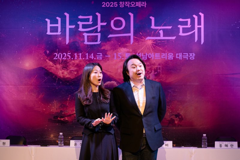창작 오페라 '바람의 노래' 주요 아리아를 선보이는 성악가 홍혜란·최원휘 (출처=연합뉴스)