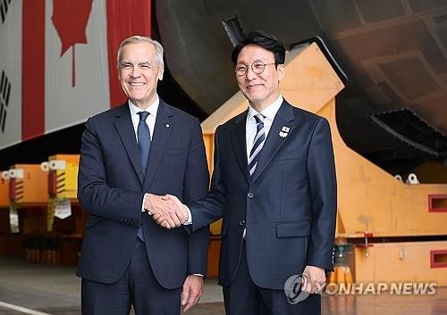 악수하는 한-캐나다 총리 (출처=연합뉴스)