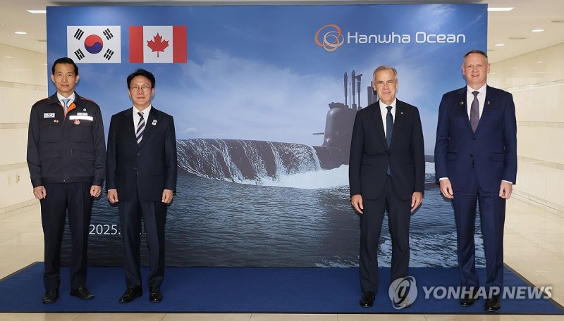 한화오션 거제조선소 찾은 마크 카니 캐나다 총리.. 김민석 총리 동행 (출처=연합뉴스)