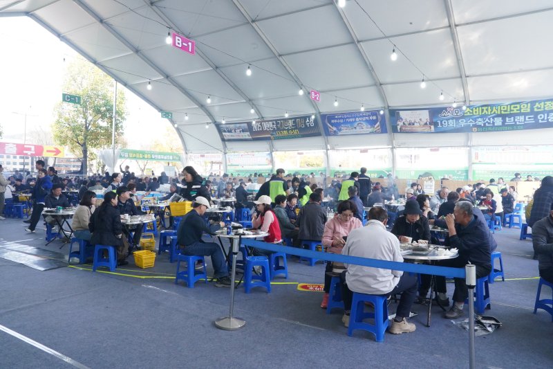 '제23회 홍천 인삼·한우 명품축제'‧'제10회 홍천사과축제' .(홍천군 제공. 재판매 및 DB금지)/뉴스1