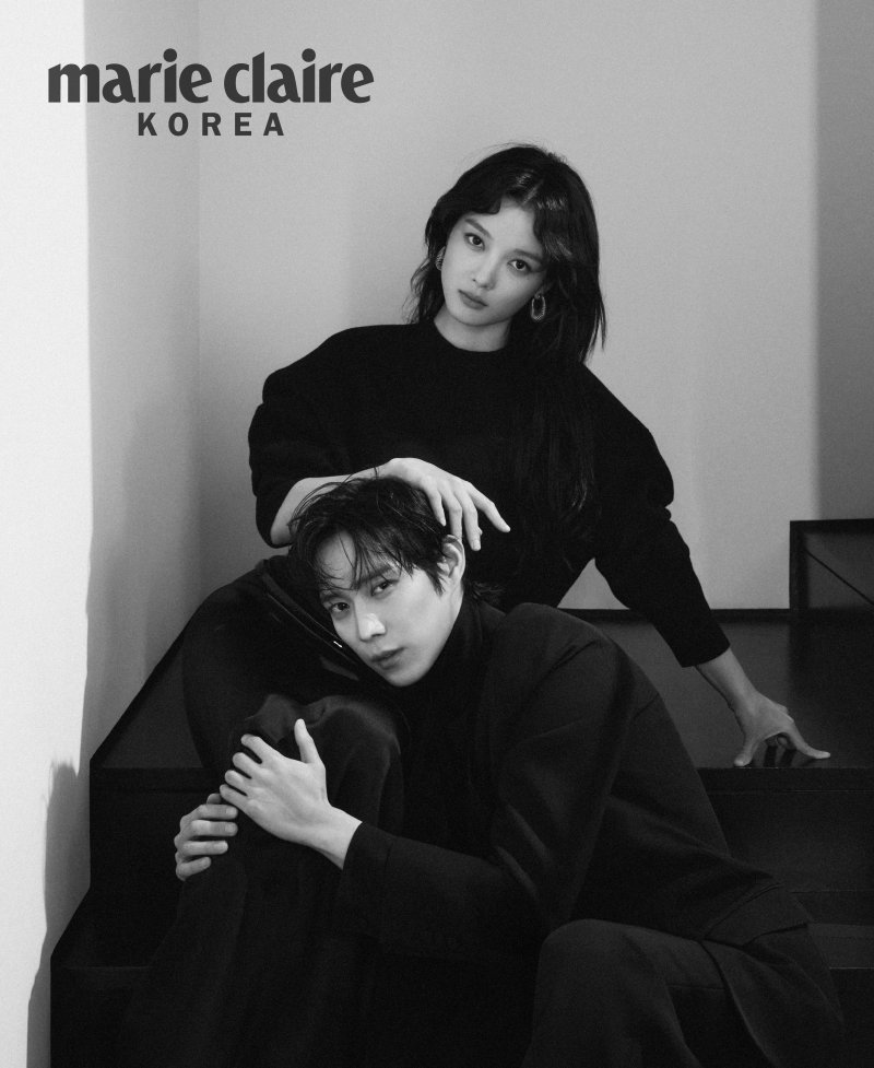 김유정, 김영대와 커플 화보…매혹 눈빛