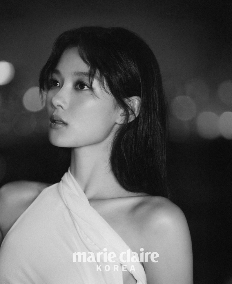 김유정, 김영대와 커플 화보…매혹 눈빛