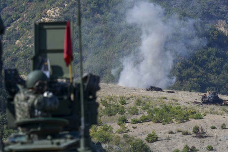 [포항=뉴시스] 안병철 기자 = 지난 29일 해병대 1사단 상륙장갑차대대가 수성사격장에서 상륙돌격장갑차에 장착된 RCWS를 통해 사격훈련을 하고 있다.(사진=해병대 1사단 제공) 2025.10.30. photo@newsis.com
