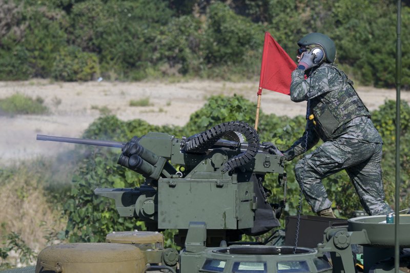 [포항=뉴시스] 안병철 기자 = 지난 29일 해병대 1사단 상륙장갑차대대가 수성사격장에서 상륙돌격장갑차에 장착된 RCWS를 통해 사격훈련을 하고 있다. (사진=해병대 1사단 제공) 2025.10.30. photo@newsis.com