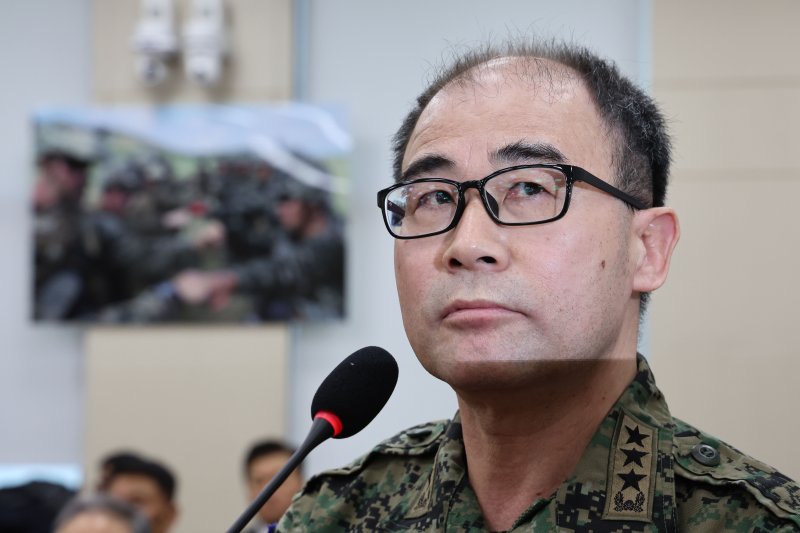 [서울=뉴시스] 권창회 기자 = 곽종근 전 육군 특수전사령관이 30일 윤석열 전 대통령의 내란 혐의 재판에 증인으로 출석했다. 곽 전 사령관은 이날도 비상계엄 당시 윤 전 대통령으로부터 "문짝을 부숴서라도 안에 있는 의원들을 끌어내라"는 지시를 받았다는 증언을 유지했다. 사진은 곽 전 사령관. 2025.02.04. kch0523@newsis.com