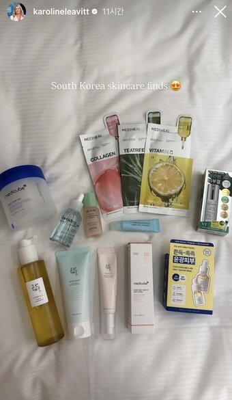 (캐롤라인 레빗 인스타그램)