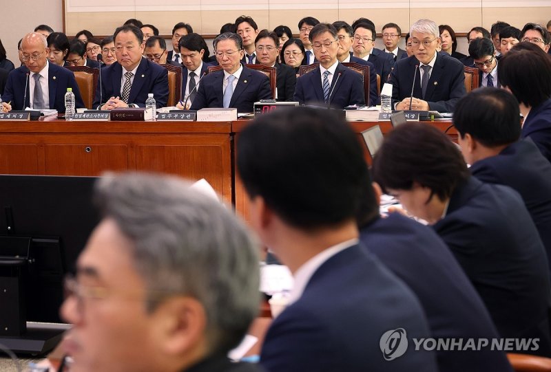 답변하는 천대엽 법원행정처장 (출처=연합뉴스)