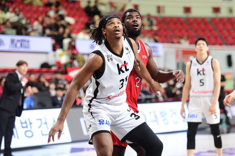 [서울=뉴시스] 프로농구 수원 KT의 아이재아 힉스. (사진=KBL 제공) *재판매 및 DB 금지