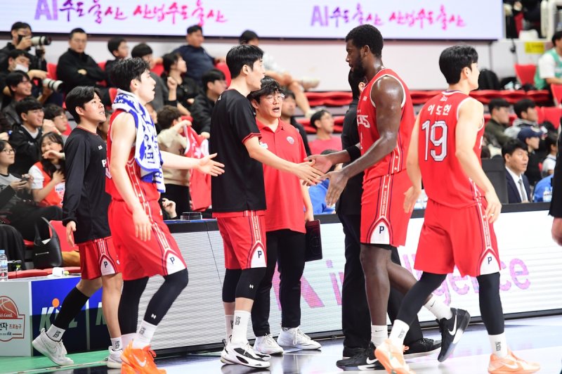 경기 막판 5분 36초 동안 득점 못해 패한 현대모비스 (출처=연합뉴스)