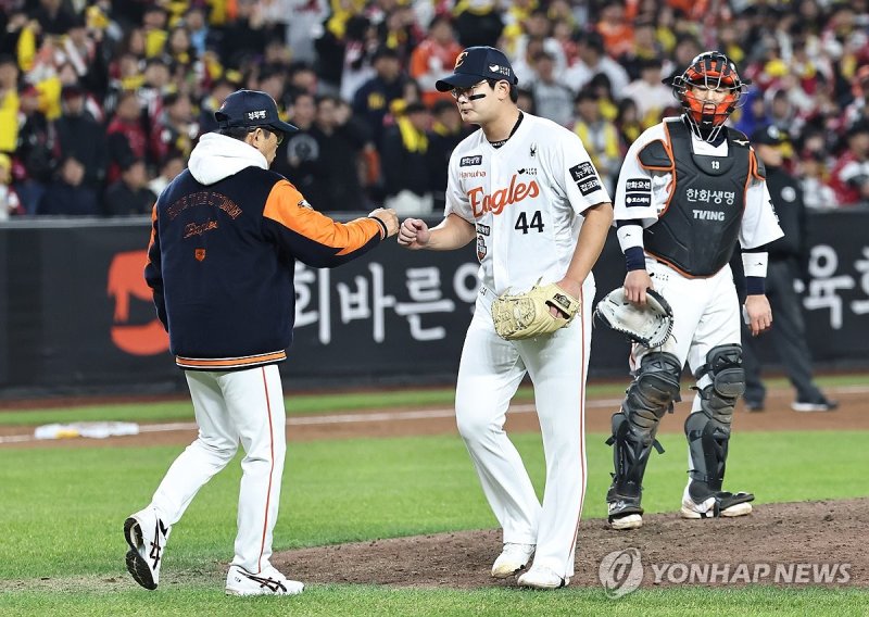 “믿음이 독이 됐다”… 김경문 감독의 ‘김서현 고집’이 부른 한화의 9회 대참사