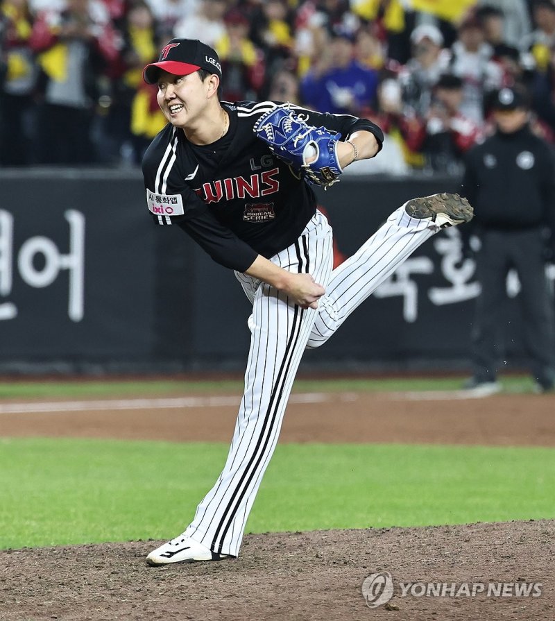 역투하는 LG 유영찬 (출처=연합뉴스)