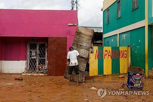 허리케인 멀리사 지나간 자메이카 산타크루즈 거리 (출처=연합뉴스)