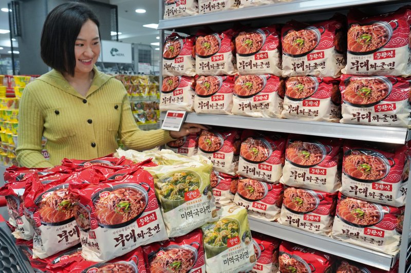 '하림 송탄식 부대짜글면' 홍보 이미지. 롯데마트 제공