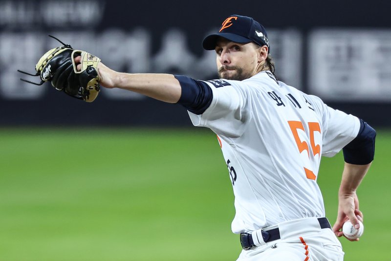 30일 대전 한화생명볼파크에서 열린 프로야구 2025 신한 SOL뱅크 KBO 포스트시즌 한국시리즈 4차전 LG 트윈스와 한화 이글스의 경기, 한화 선발투수 와이스가 7회초 등판해 역투하고 있다. 2025.10.30/뉴스1 ⓒ News1 김도우 기자