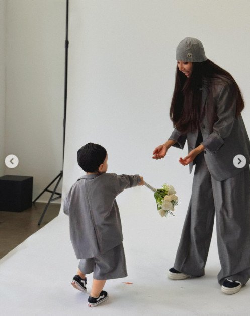 문가비, '정우성 혼외자' 아들 폭풍 성장 모습 공개…훌쩍 큰 키 '깜짝'