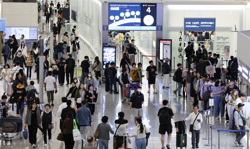 인천국제공항 제1여객터미널 출국장이 여행객들로 북적이고 있다. 2025.10.6/뉴스1 ⓒ News1 김진환 기자