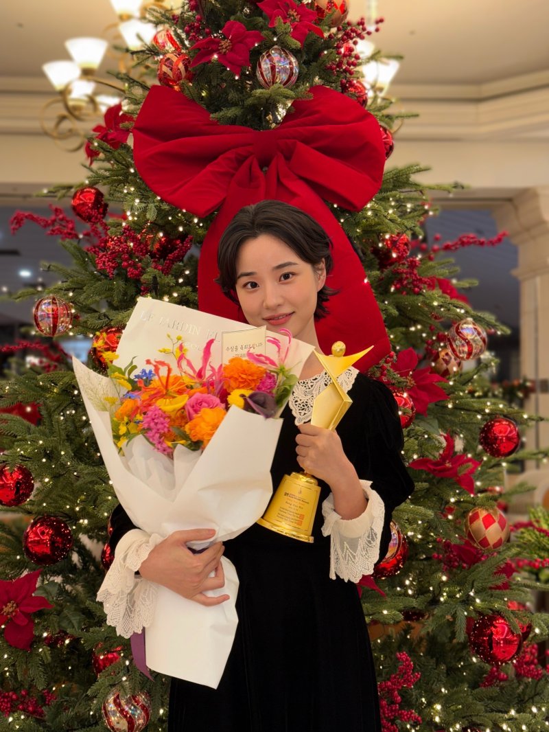 방효린 '2025 아시아모델어워즈' 라이징스타상…'애마' 덕분에 수상