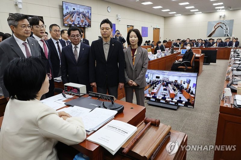 최민희 위원장에 사퇴요구하는 국민의힘 (출처=연합뉴스)