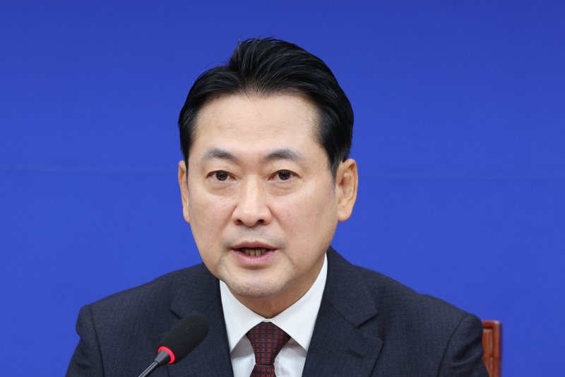 장동혁 국민의힘 대표가 30일 서울 여의도 국회에서 열린 최고위원회의에서 발언하고 있다. 2025.10.30/뉴스1 ⓒ News1 신웅수 기자