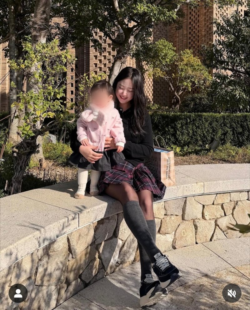 김다예, ♥박수홍·1살 딸과 나들이…특급 귀요미