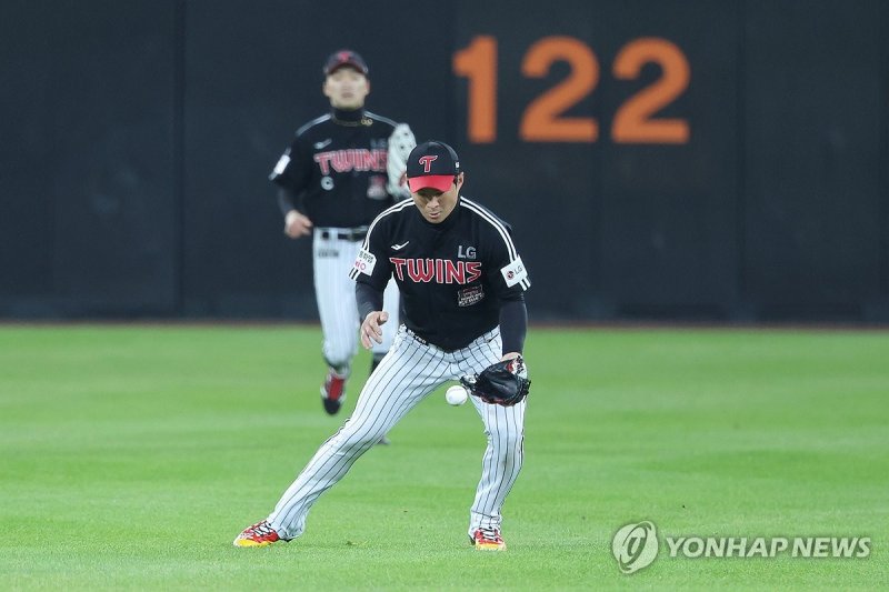 오지환의 센스 넘치는 수비 (출처=연합뉴스)