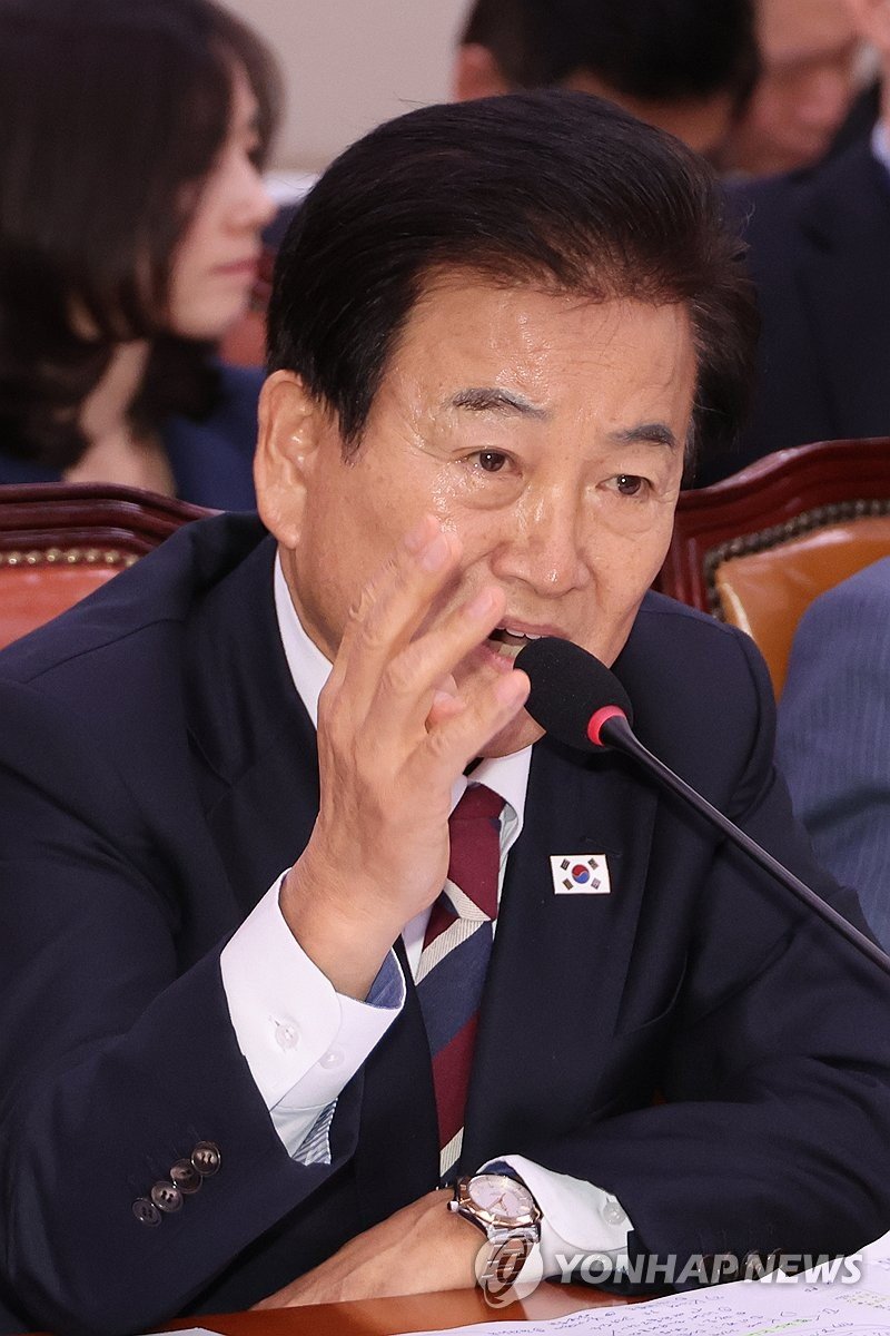 북미회담 가능성 관련 답변하는 정동영 통일장관 (출처=연합뉴스)