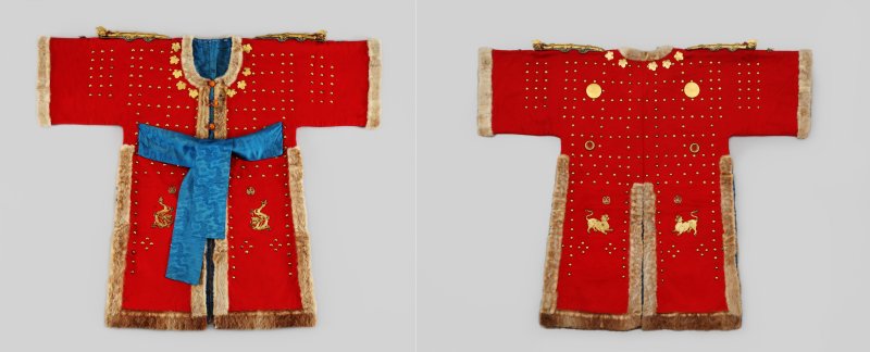 갑주와 갑주함' 중 갑옷의 앞뒤 모습. 국가유산청 제공