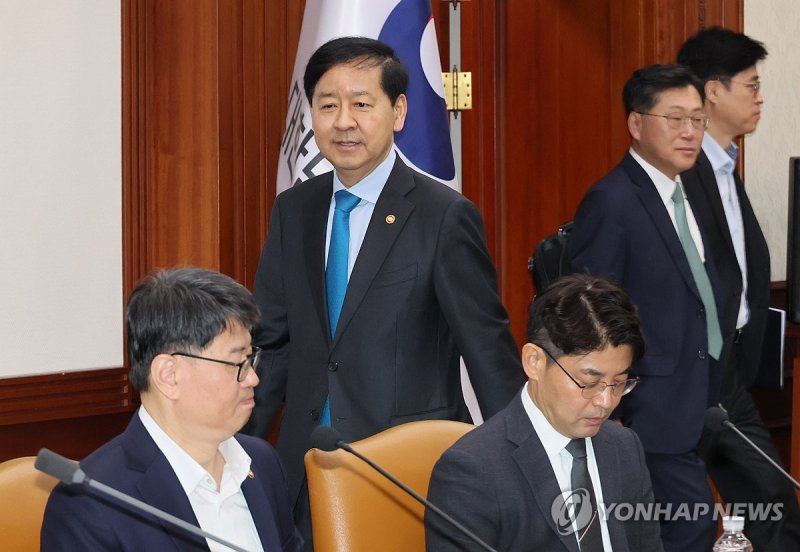 공급망안정화위원회 참석하는 구윤철 부총리 (출처=연합뉴스)