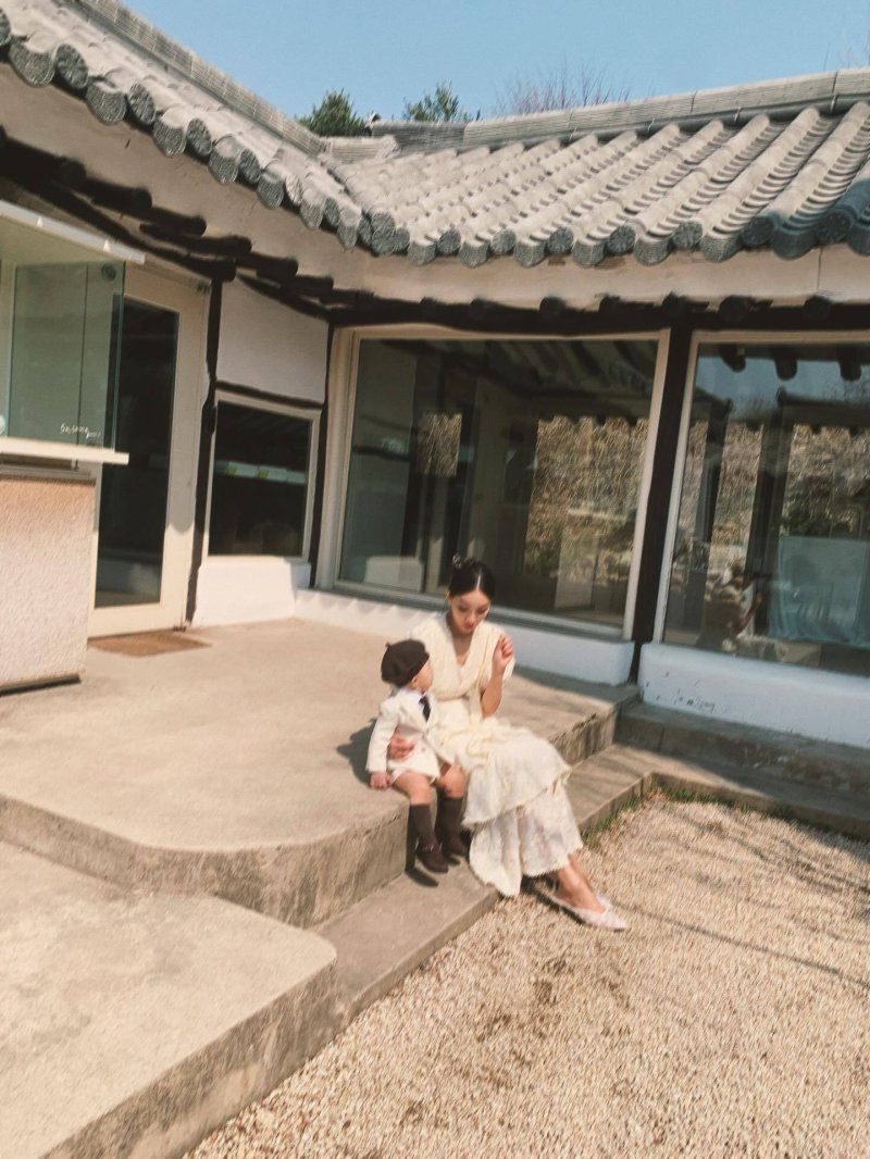 문가비, '정우성 혼외자' 아들과 일상 공개…"아름답게 크길" 응원 봇물 [N이슈]