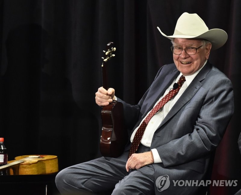 암 관련 자선행사 참석한 워런 버핏 (출처=연합뉴스)