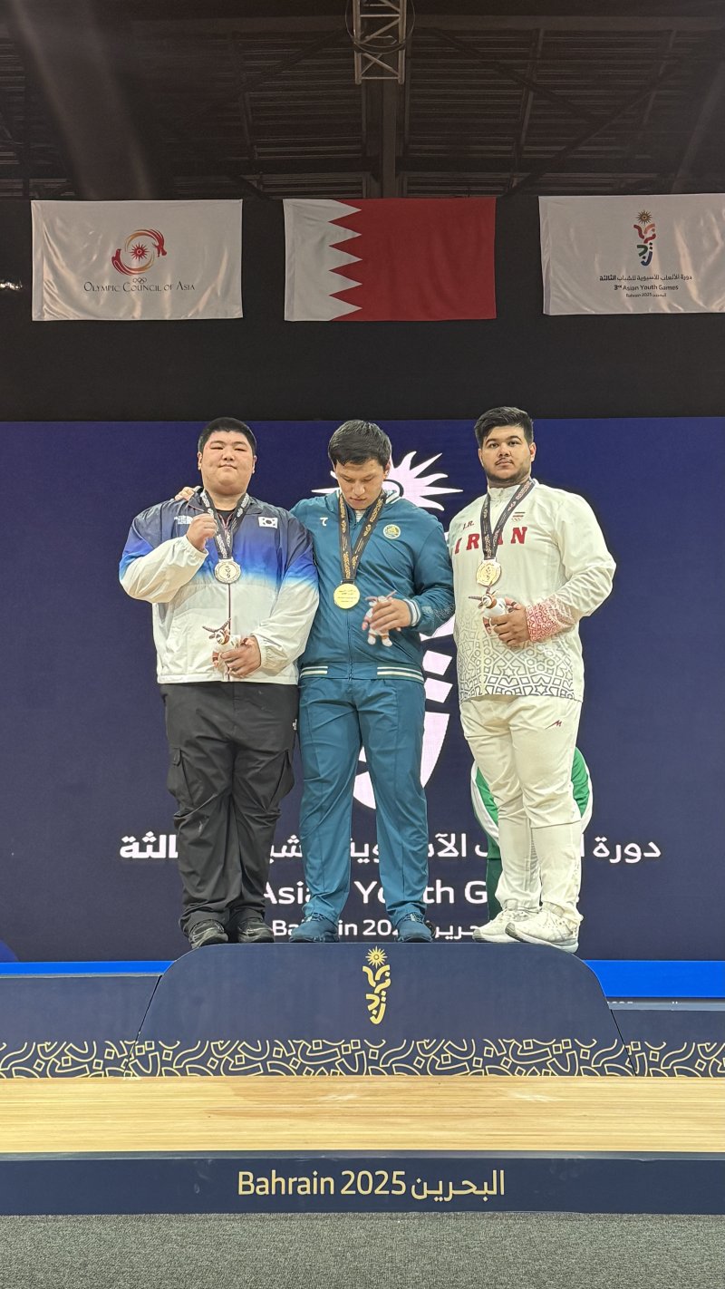 [서울=뉴시스] 이동훈(왼쪽 1번째), 제3회 바레인 아시아청소년경기대회 남자 94㎏ 이상급 경기서 은메달 2개 획득. (사진=대한역도연맹 제공) *재판매 및 DB 금지