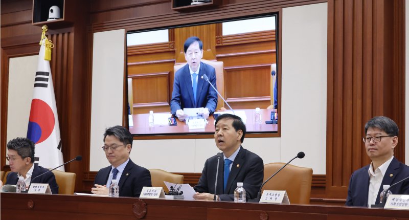 [서울=뉴시스] 김명원 기자 = 구윤철 경제부총리 겸 기획재정부 장관이 31일 오전 서울 종로구 정부서울청사에서 열린 제6차 공급망안정화위원회에 참석해 발언하고 있다. 2025.10.31. kmx1105@newsis.com