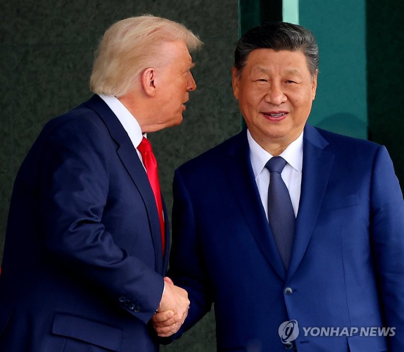 악수하는 트럼프·시진핑 (출처=연합뉴스)