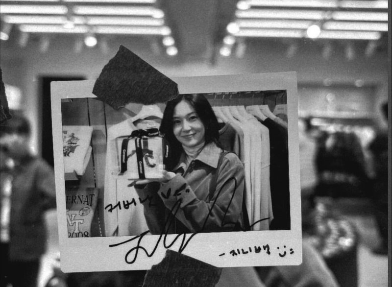 백진희 수수한 분위기…가방 들고 찰칵