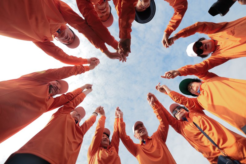 31일 서울 용산구 효창운동장에서 열린 제25회 대한노인회 서울시연합회 '시니어올림픽'에 참석한 어르신들이 즐거운 시간을 보내고 있다. ⓒ News1 권현진 기자