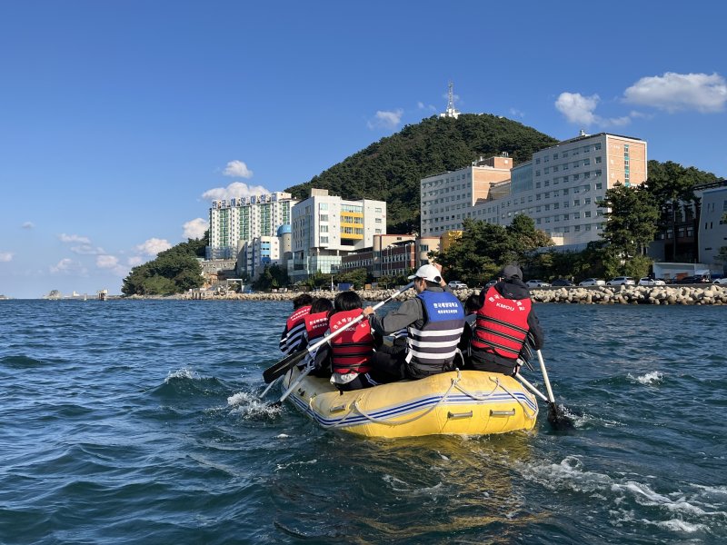 해양스포츠 체험 프로그램이 진행되는 모습 (한국해양대 제공. 재판매 및 DB금지)