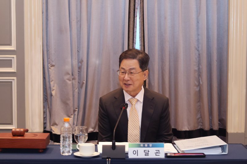 [서울=뉴시스] 2024년도 동반성장지수를 발표하는 이달곤 동반성장위원회 위원장. (사진=동반성장위원회 제공) 2025.10.31. photo@newsis.com *재판매 및 DB 금지