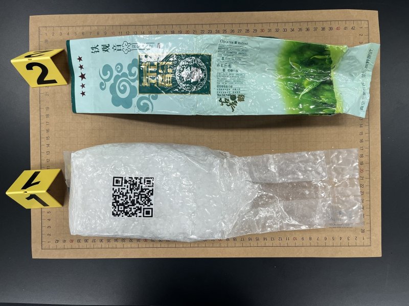 지난 29일 제주시 애월읍 해안에서 '차(茶)' 포장 형태로 발견된 마약 물질인 케타민.(제주해경청 제공. 재판매 및 DB 금지)/뉴스1