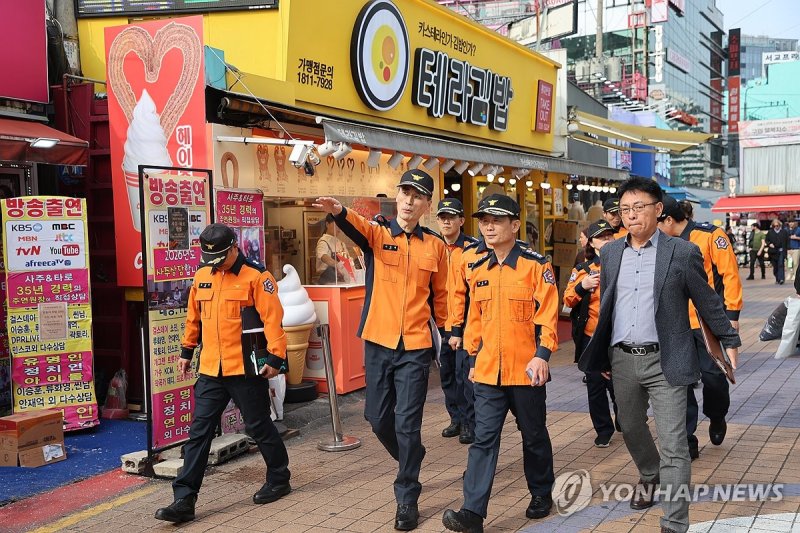 홍영근 서울소방재난본부장, 핼러윈 대비 소방안전 지원대책 점검 (출처=연합뉴스)